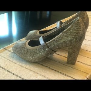 Essence by Aetrex Pumps